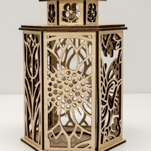Lanterne décorative en bois découpé Fleurale