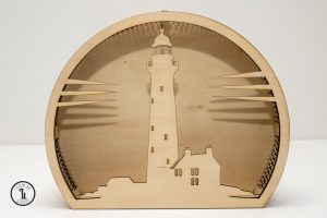 Lanterne décorative en bois découpé Phare Lune – 2