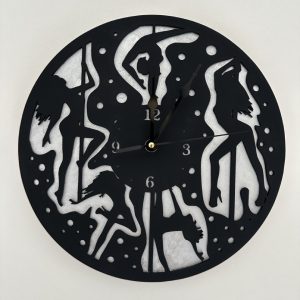 Horloge murale “Danse & Silhouettes” – Design sensuel en bois découpé