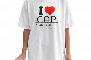 T-shirt I love cap d'agde blanc sur femme blonde