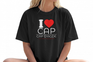 T-shirt I love cap d'agde noir sur femme blonde